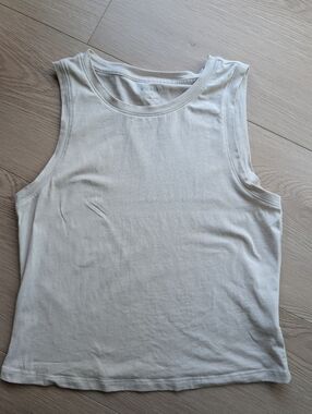 *4 For 20* Old Navy Cream Tank Top